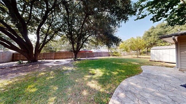 Building Photo - 3800 Windridge Dr