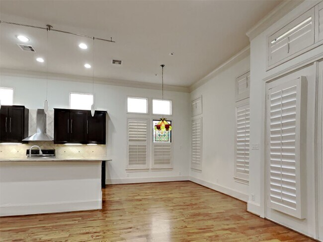 Building Photo - 9530 Pemberton Trce