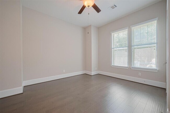 Building Photo - 11007 Acorn Falls Dr