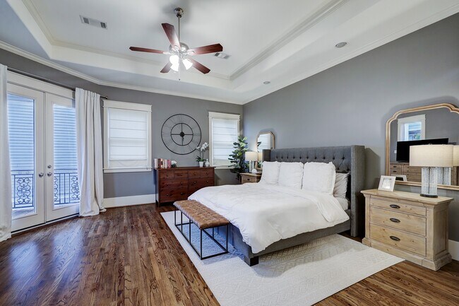 Building Photo - 1126 W 17th St