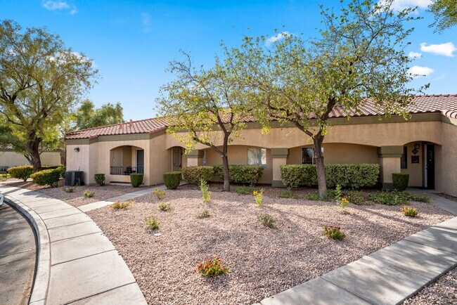 Building Photo - "Chic 3-Bed Townhouse with Granite Countertops on West Flamingo Road, Las Vegas!"