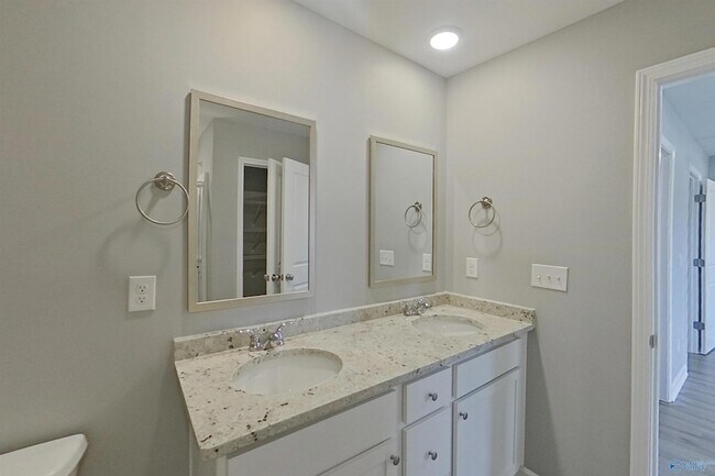 Building Photo - 101 Denise Dr