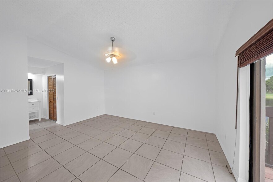 Building Photo - 15070 SW 49th Ln