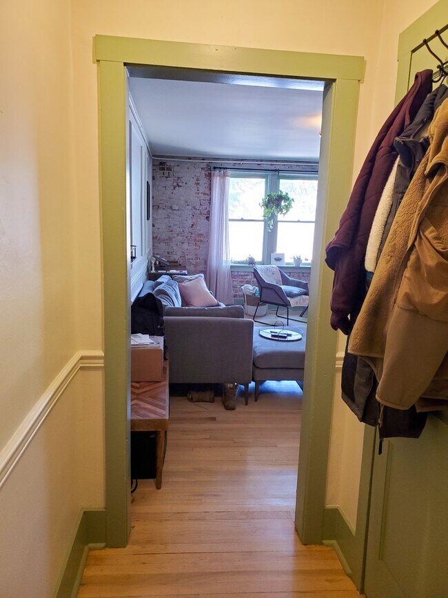 Building Photo - Laurel220 (KC-JF)