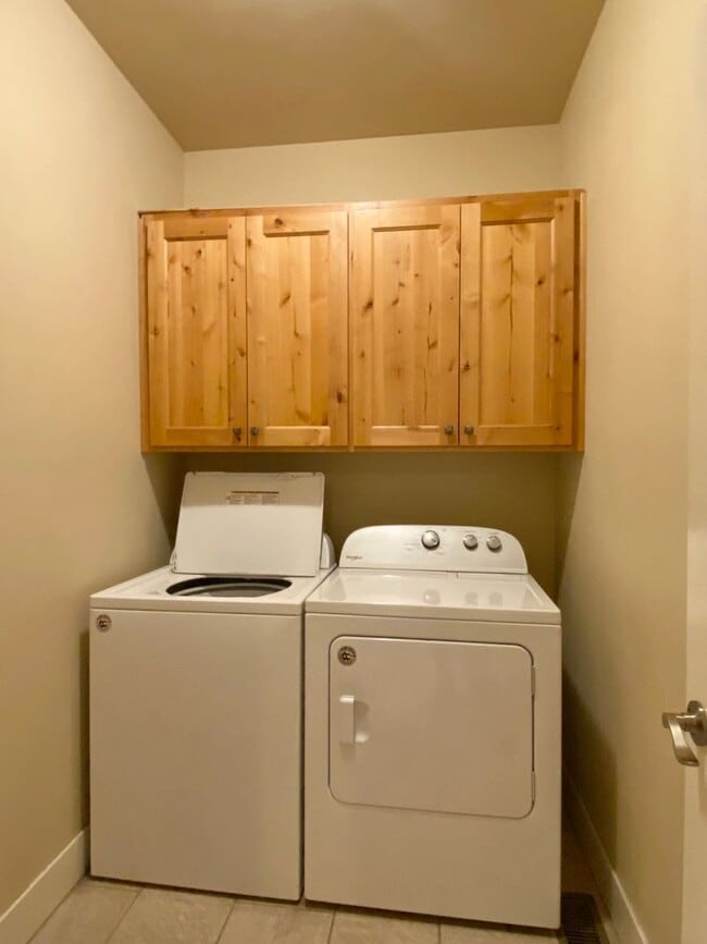 Building Photo - Single-Story Living! 3 BR - 2 BA with open...