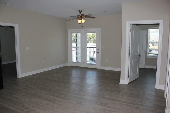 Building Photo - Two Bedroom Apartment for Rent