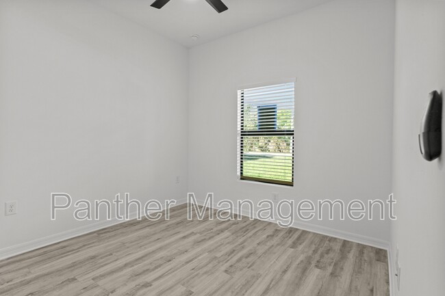 Building Photo - 4617-4619 30th St SW - 4619