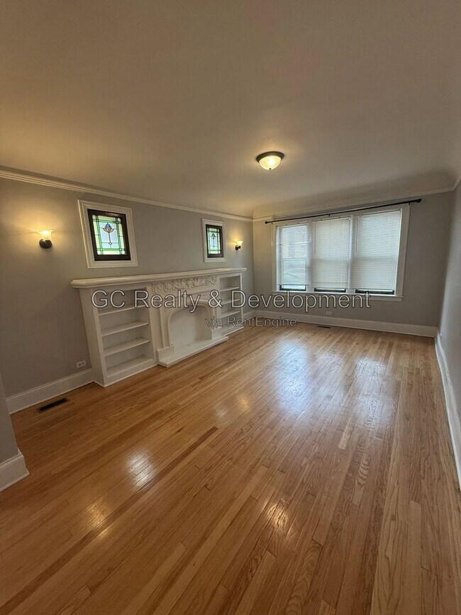 Building Photo - 2326 W 25th St