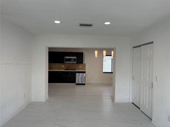 Building Photo - 3500 SW 36th St