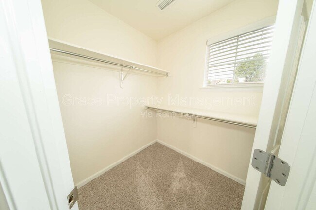 Building Photo - 12780 Ivanhoe St