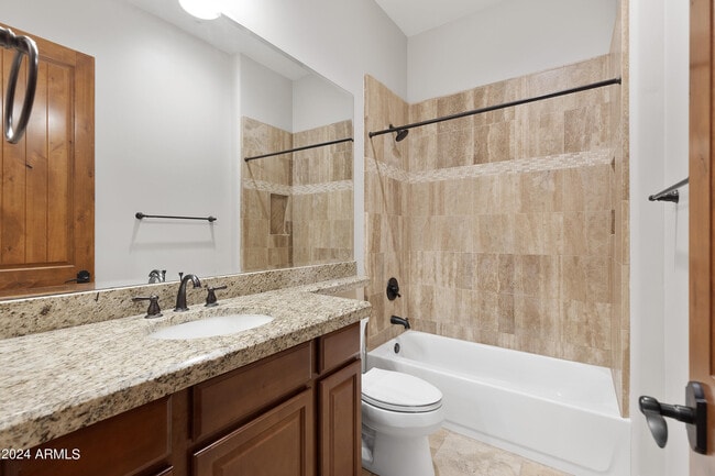 Building Photo - 5559 E El Sendero Dr