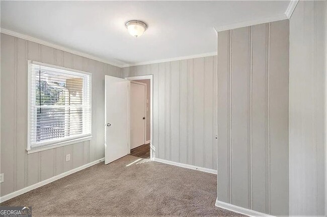 Building Photo - 2077 Rosewood Rd