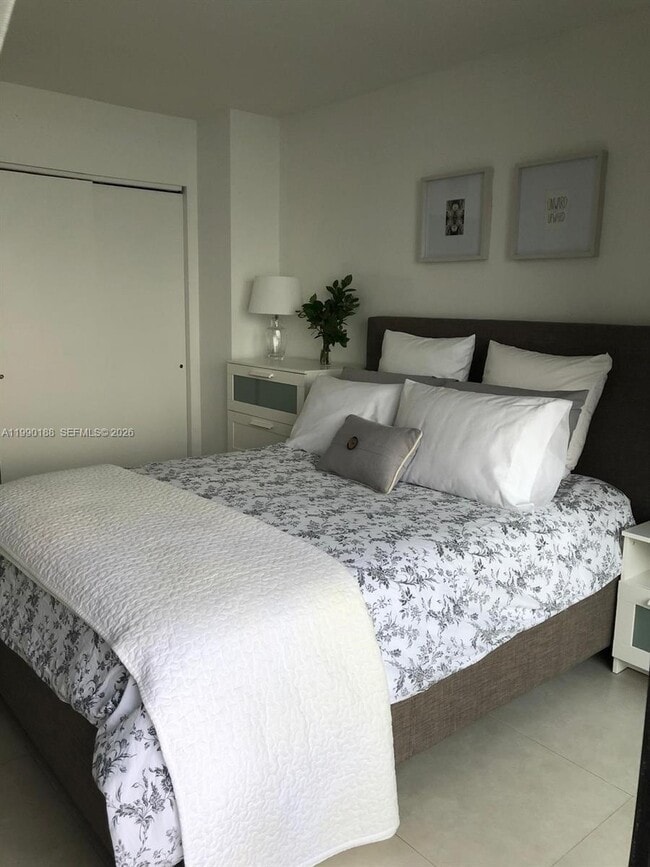 Building Photo - 2333 Brickell Ave