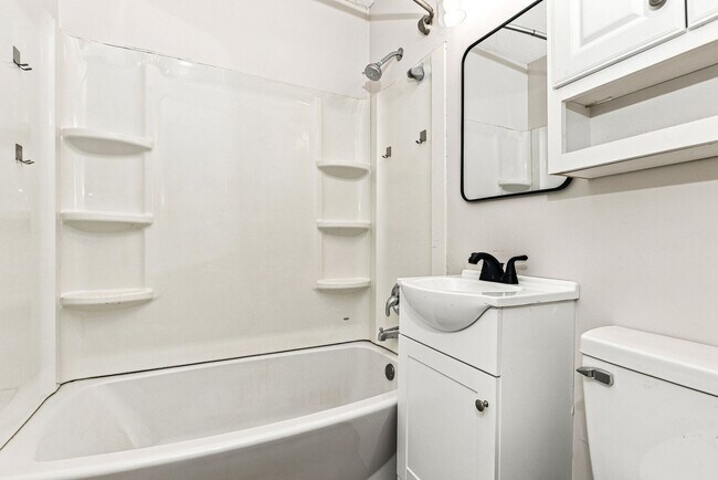Building Photo - Nice 2 Bedroom and 1 Bath Home in Springfield!