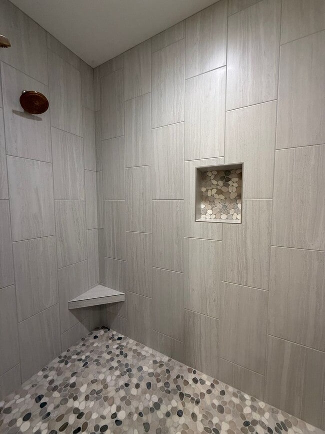 Building Photo - Elegant and Luxurious Cottage Grove Home