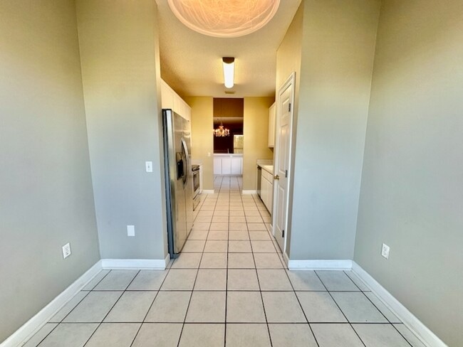 Building Photo - 302 Cll Escada