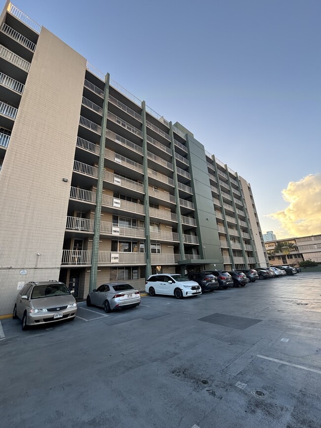 Building Photo - 1326 Ke’eaumoku St