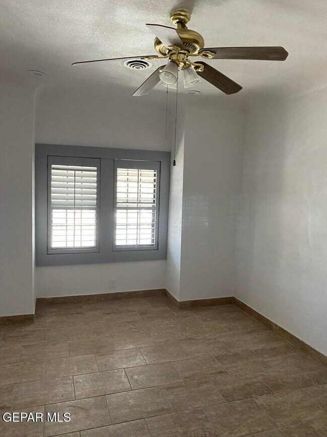 Building Photo - 4001 Trowbridge Dr