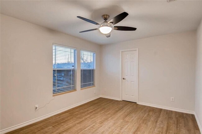 Building Photo - Spacious 4 Bed 3 Bath Rental with Modern Touches in Austin