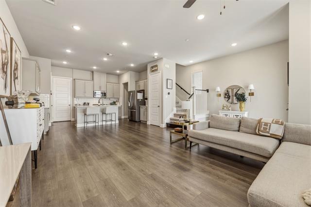 Building Photo - 4937 Barcelona Ave