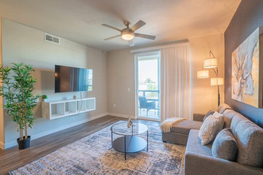 Primary Photo - 1950 E Broadway Rd