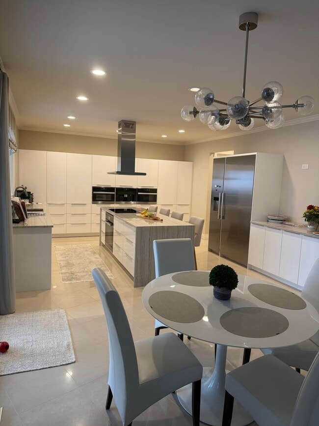 Building Photo - 525 Senon Dr