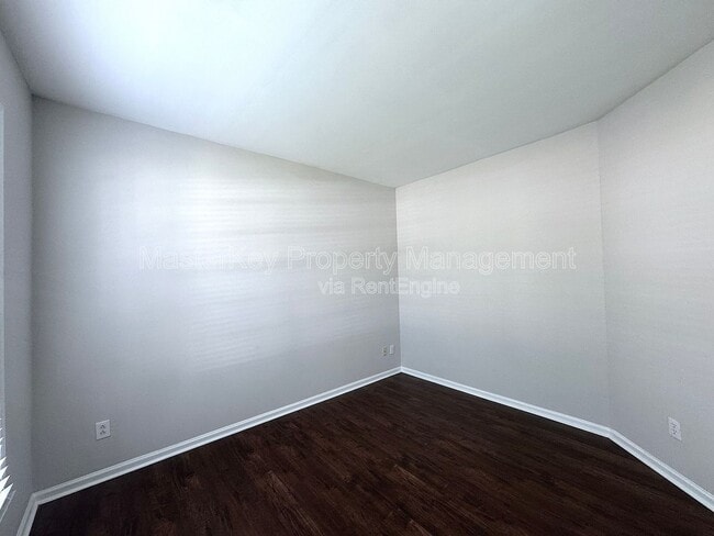 Building Photo - 204 Straywhite Ave