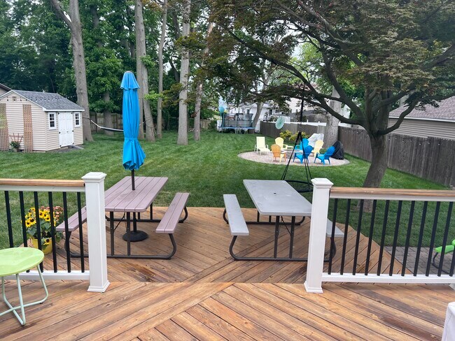 Building Photo - 372 Sterling Plz