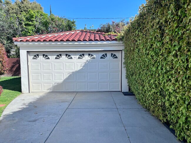 Building Photo - 11563 Hesby St