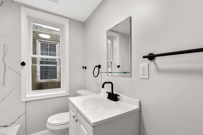 Building Photo - 226 N Collington Ave