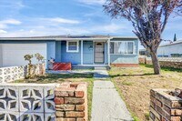 Building Photo - Beautifully Renovated 4 Bedroom Home with 3 Full Bathrooms!