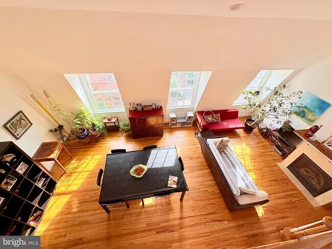 Building Photo - 2125 S St NW