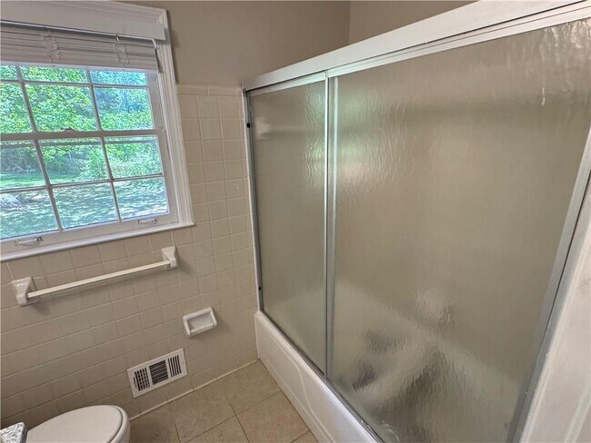 Building Photo - 5594 Laurel Ln NW