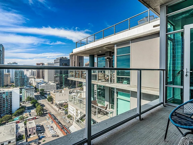 Building Photo - Beautiful Furnished Luxury Downtown Condo ...