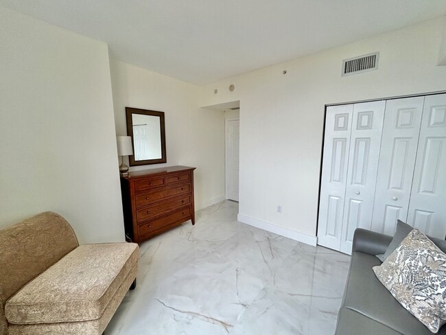 Building Photo - 888 Douglas Rd