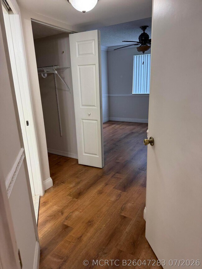 Building Photo - 1503 Crestwood Ct S