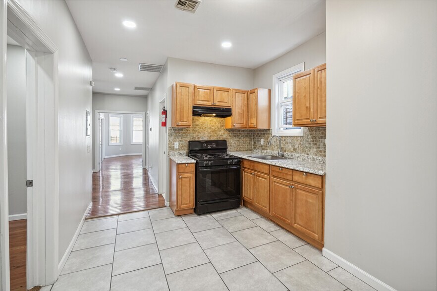 Building Photo - 96 S 12th St