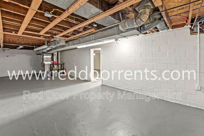 Building Photo - 957 Woodhill Dr