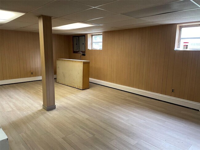 Building Photo - 28 Lynton Rd