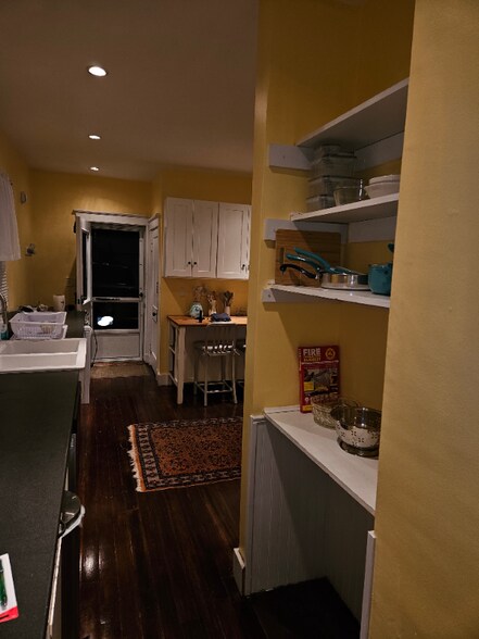 Building Photo - 536 Mt Auburn St