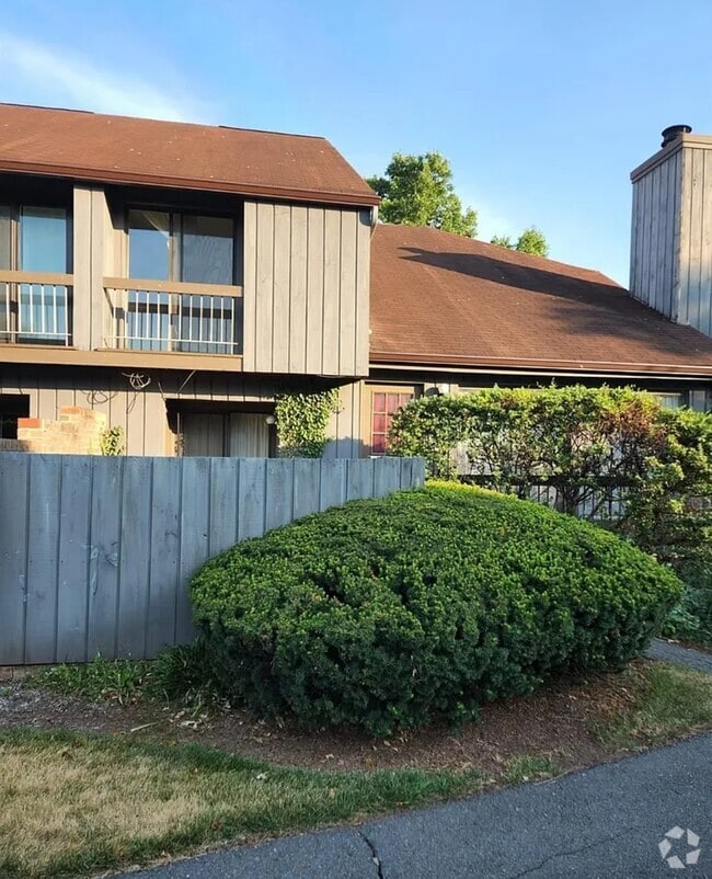 Building Photo - 295 Gemini Dr