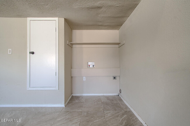 Building Photo - 12110 Sal Rasura Ct