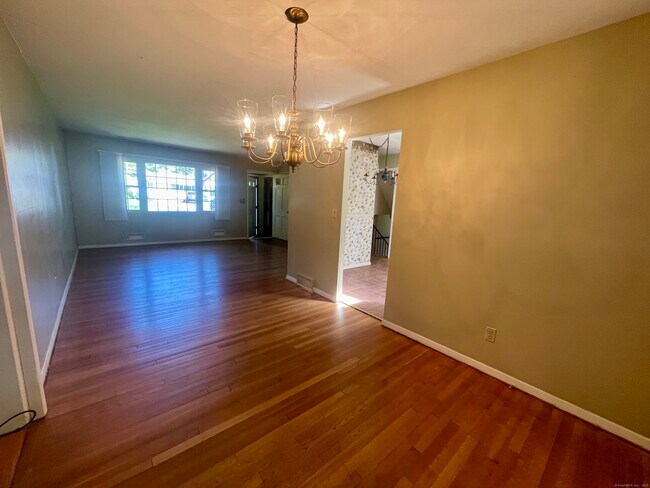 Building Photo - 97 Pepperidge Cir
