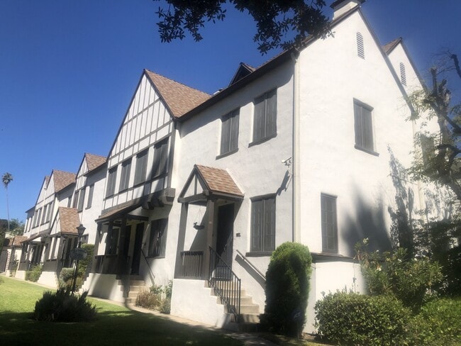 Building Photo - 81 N Catalina Ave