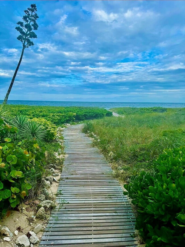 Building Photo - 1900 S Ocean Blvd