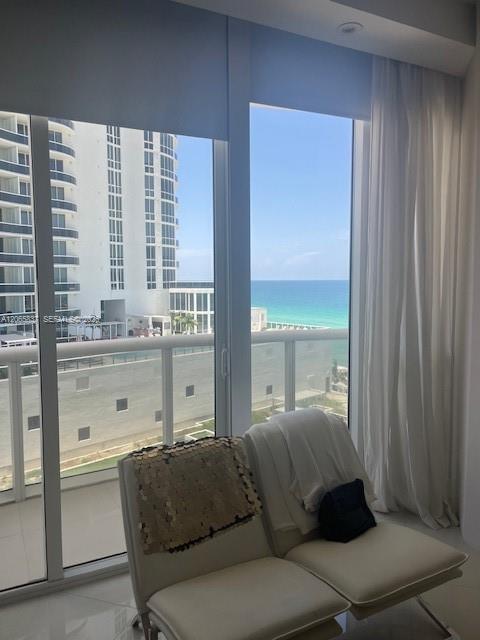 Building Photo - 15901 Collins Ave