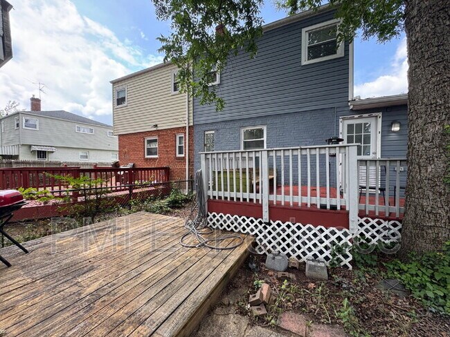 Building Photo - 2304 Lakewood St