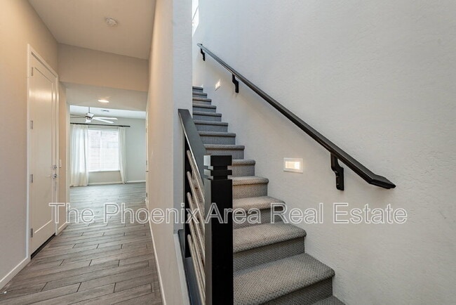 Building Photo - 901 S Smith Rd