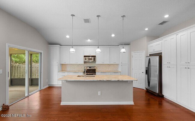 Building Photo - 1520 Summerdown Way