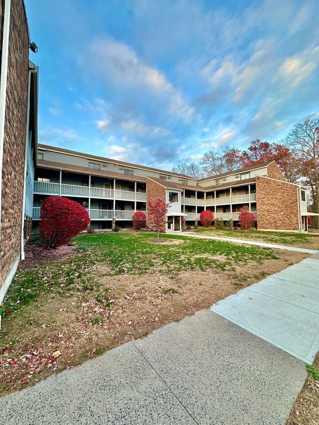 Building Photo - 492 East St